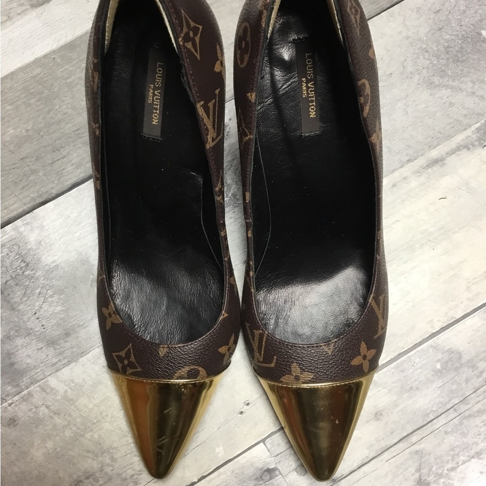 Cheri Pumps